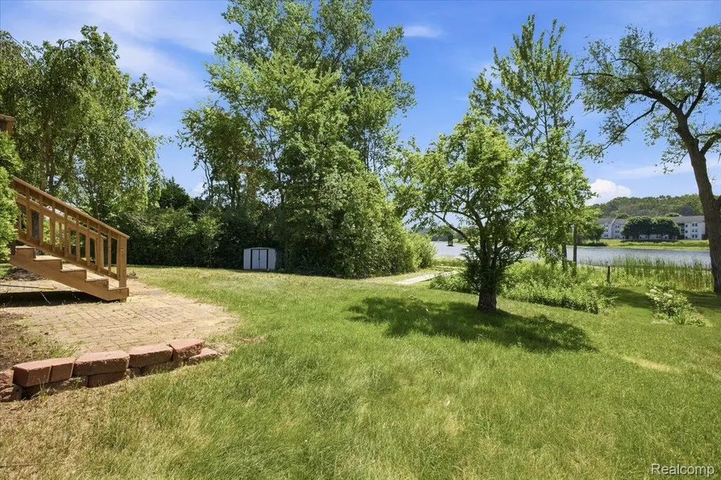 879 Barren Oaks Drive Pontiac City MI 48341