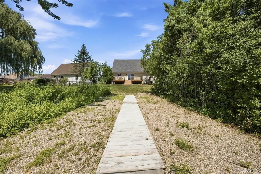 879 Barren Oaks Drive Pontiac City MI 48341
