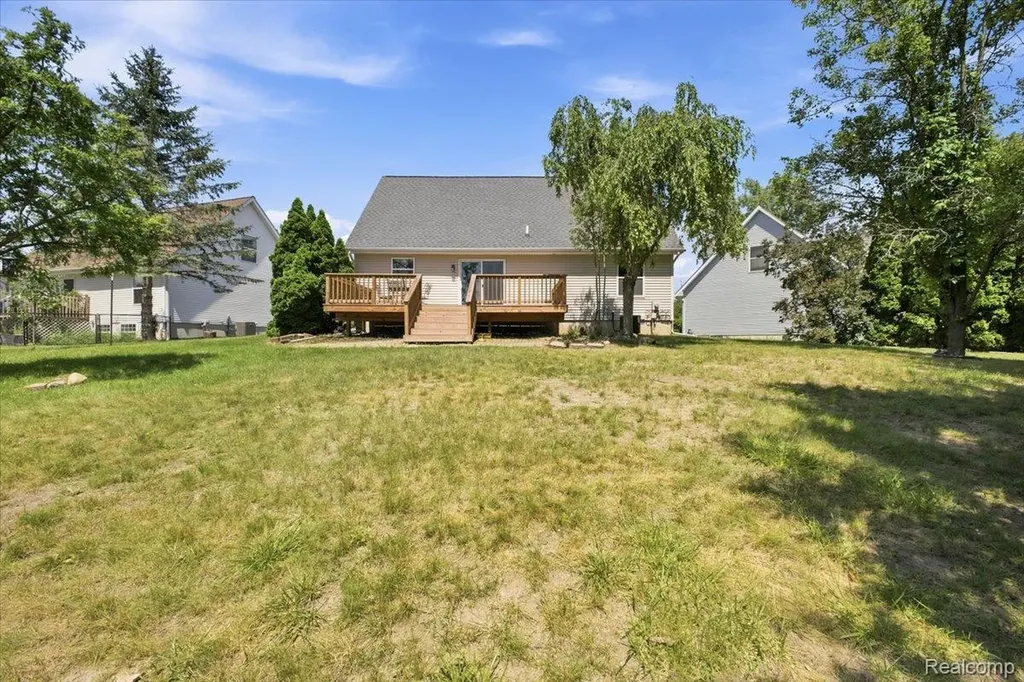 879 Barren Oaks Drive Pontiac City MI 48341