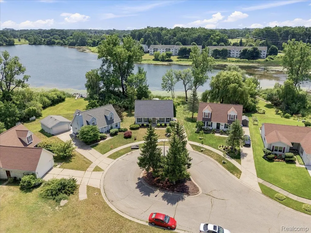 879 Barren Oaks Drive Pontiac City MI 48341