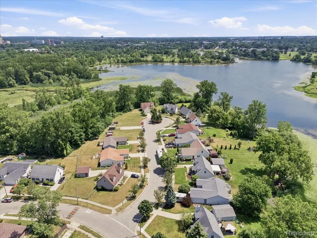 879 Barren Oaks Drive Pontiac City MI 48341