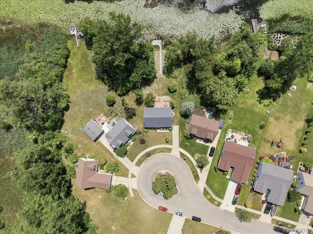879 Barren Oaks Drive Pontiac City MI 48341