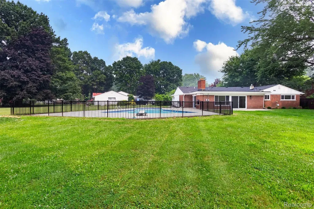 45471 Abington Circle Macomb Township MI 48042