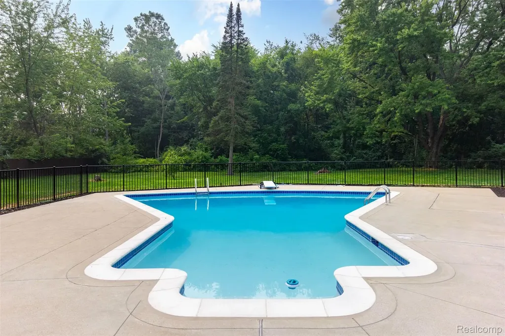 45471 Abington Circle Macomb Township MI 48042