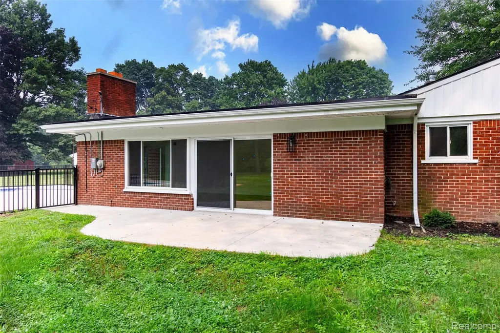 45471 Abington Circle Macomb Township MI 48042