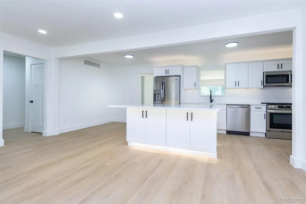 45471 Abington Circle Macomb Township MI 48042