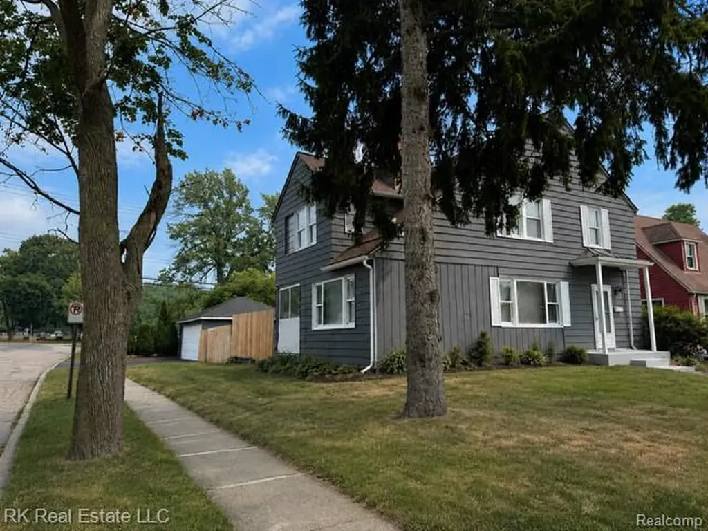 890 Spence Street Pontiac City MI 48340
