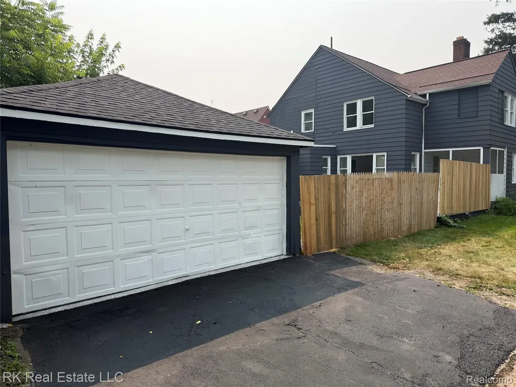 890 Spence Street Pontiac City MI 48340