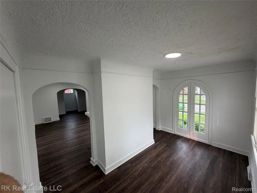 890 Spence Street Pontiac City MI 48340