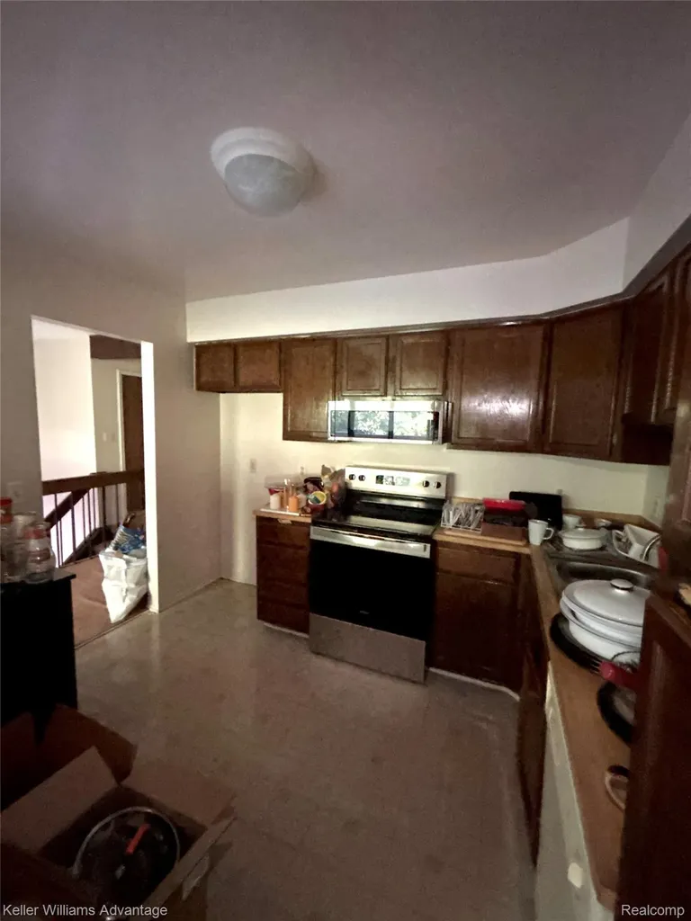 24417 Evergreen Road Southfield City MI 48075