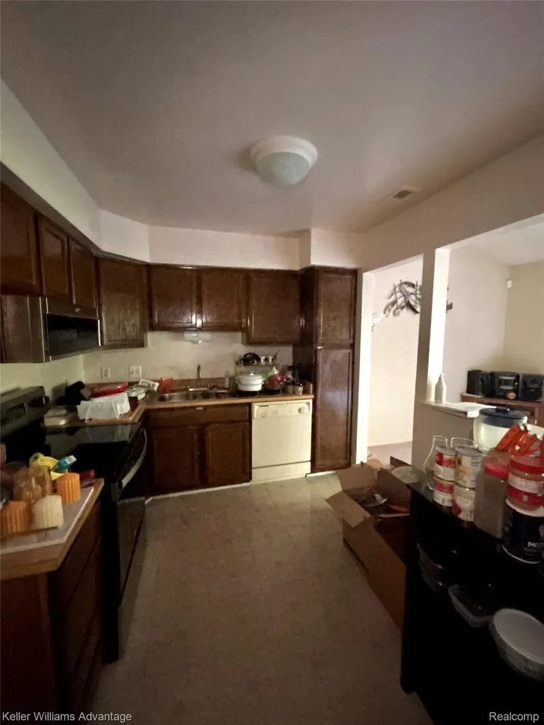 24417 Evergreen Road Southfield City MI 48075