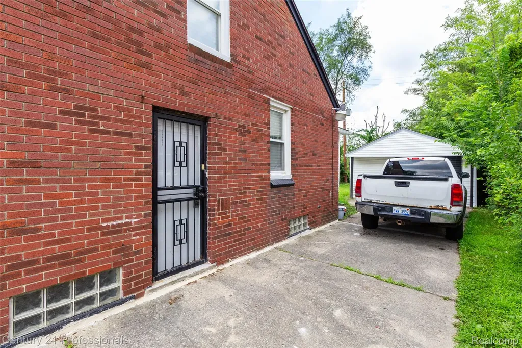 9037 Longacre Street Detroit City MI 48228