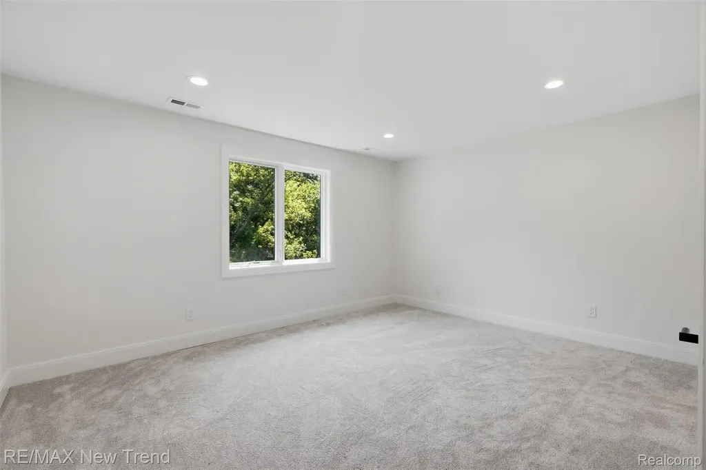 28943 Wintergreen Farmington Hills City MI 48331