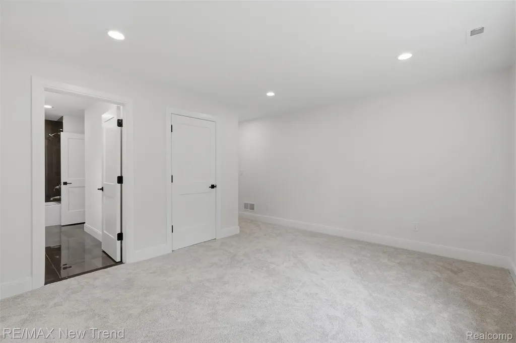 28943 Wintergreen Farmington Hills City MI 48331