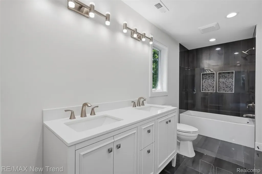 28943 Wintergreen Farmington Hills City MI 48331