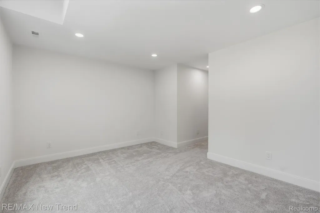 28943 Wintergreen Farmington Hills City MI 48331