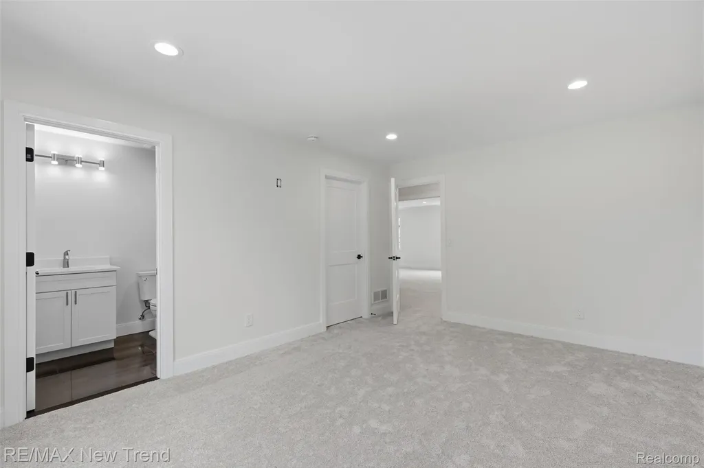 28943 Wintergreen Farmington Hills City MI 48331