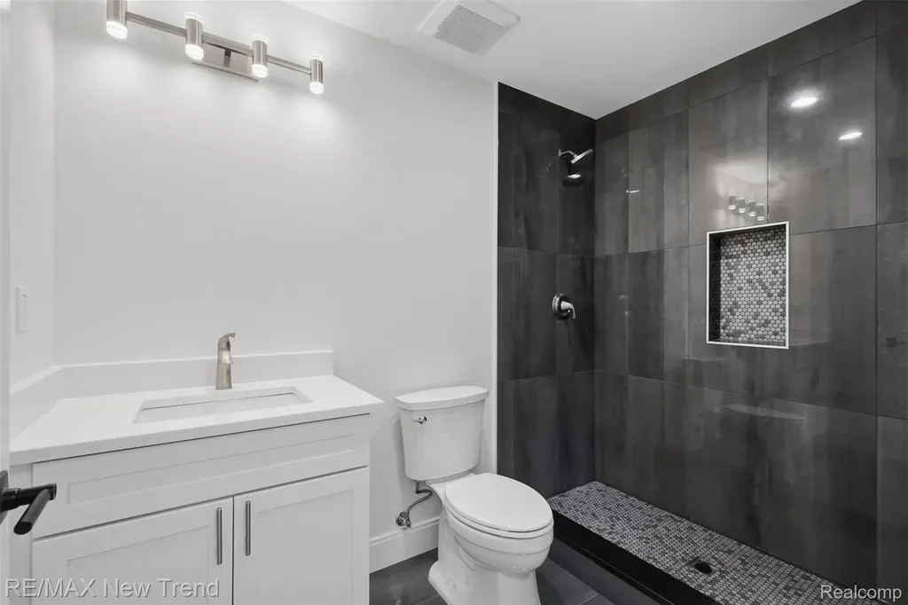 28943 Wintergreen Farmington Hills City MI 48331