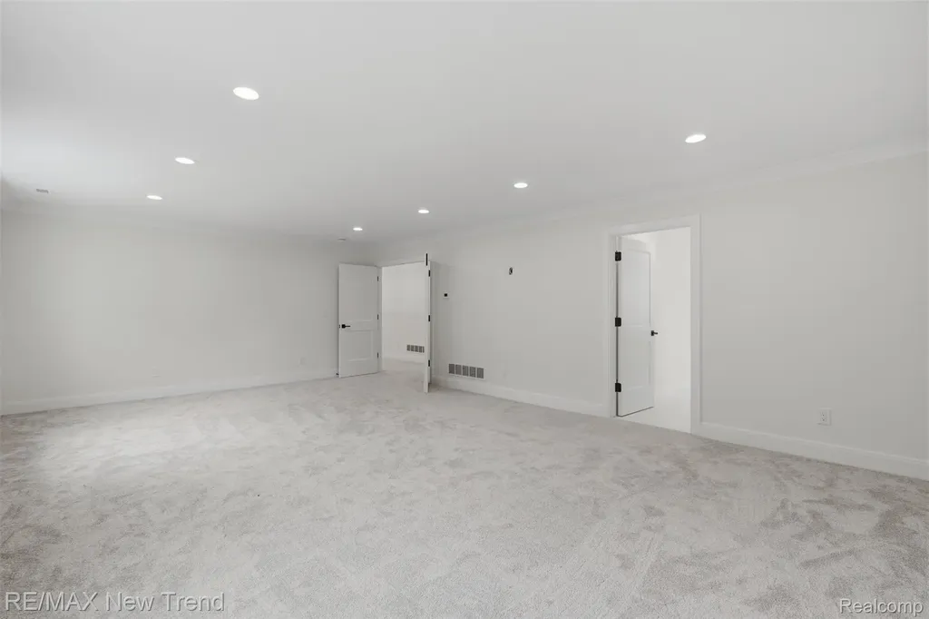 28943 Wintergreen Farmington Hills City MI 48331