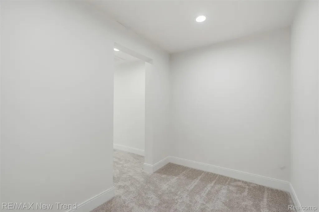 28943 Wintergreen Farmington Hills City MI 48331
