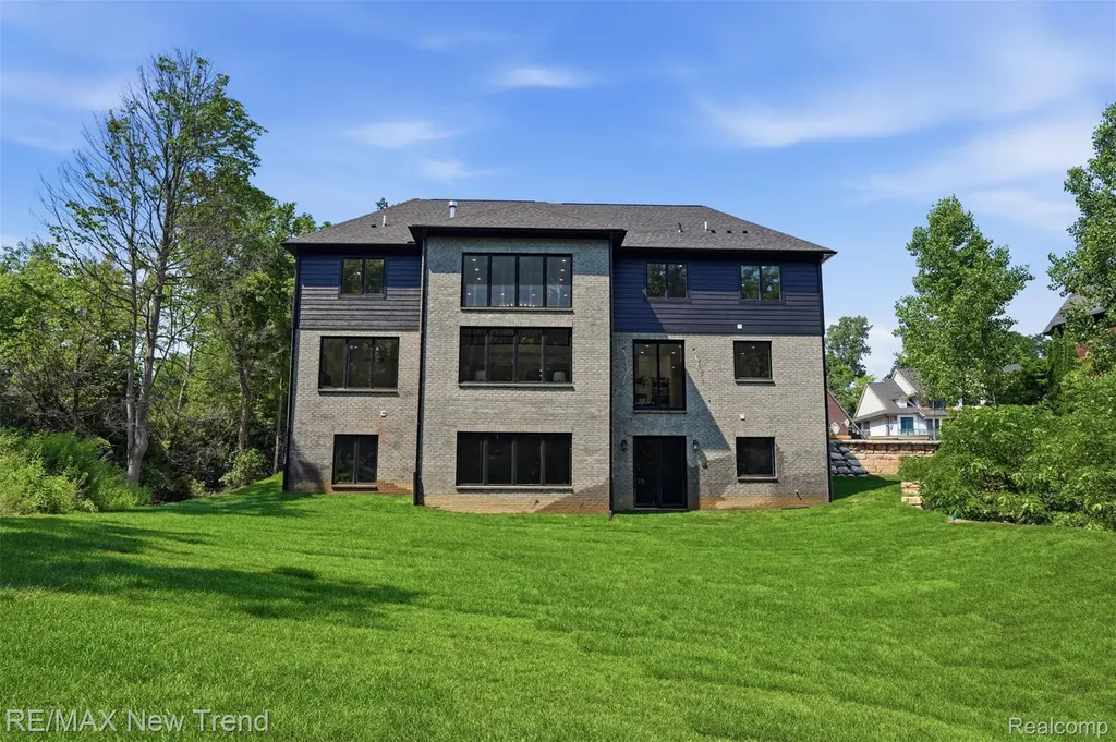 28943 Wintergreen Farmington Hills City MI 48331