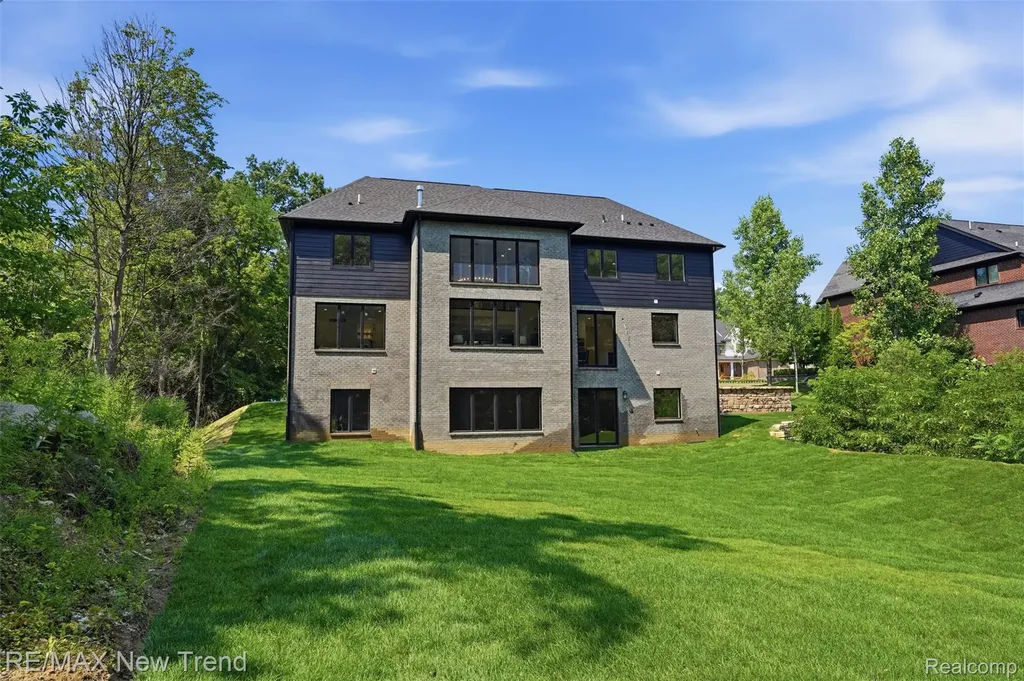 28943 Wintergreen Farmington Hills City MI 48331