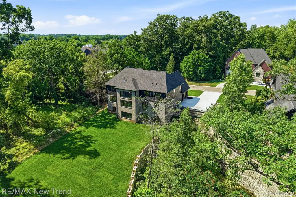 28943 Wintergreen Farmington Hills City MI 48331