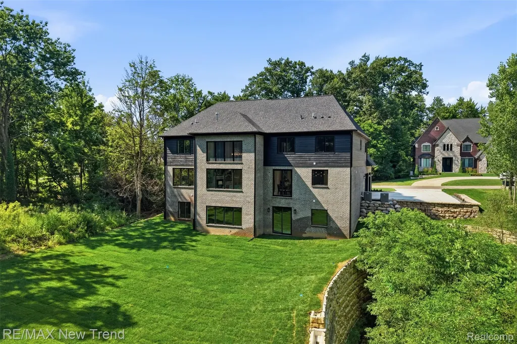 28943 Wintergreen Farmington Hills City MI 48331