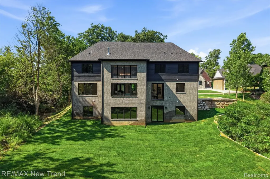28943 Wintergreen Farmington Hills City MI 48331