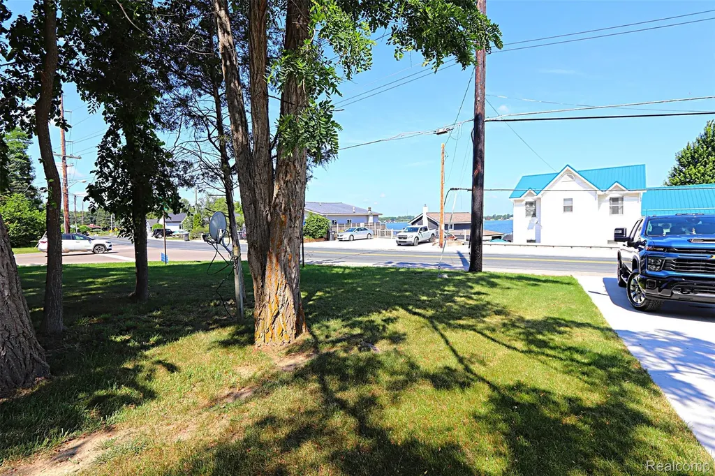 412 E Shore Drive Northfield Township MI 48189
