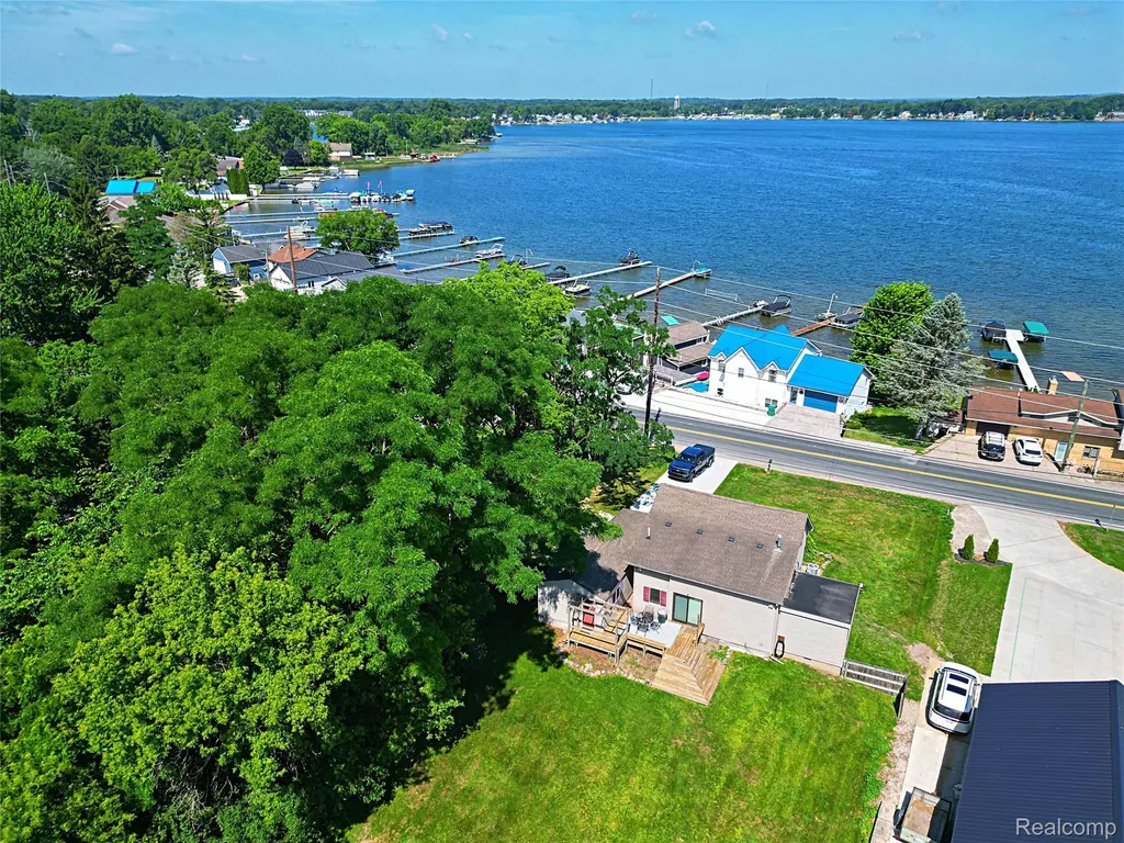 412 E Shore Drive Northfield Township MI 48189