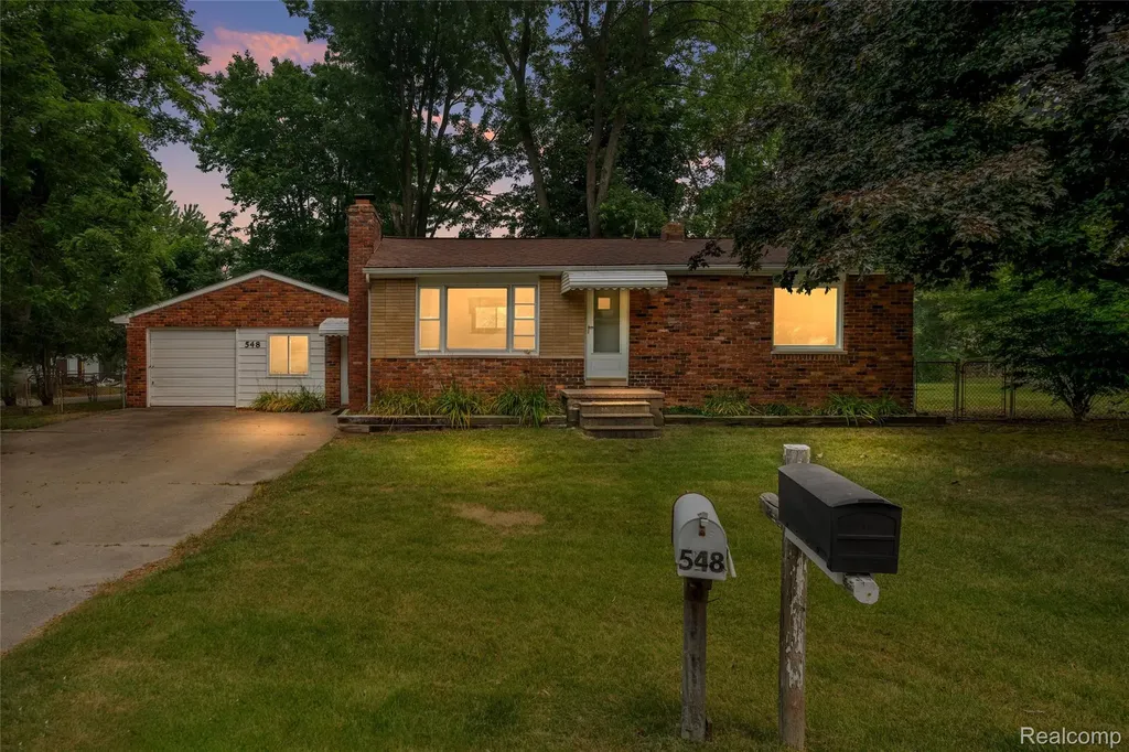 548 Oakland Street Orion Charter Township MI 48362