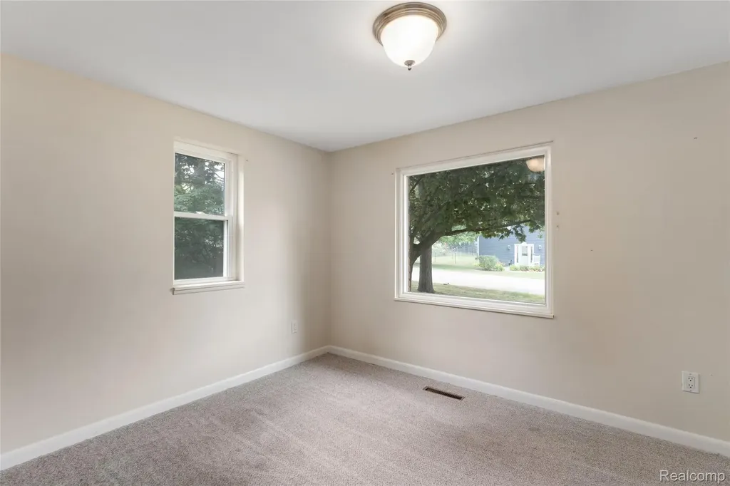 548 Oakland Street Orion Charter Township MI 48362