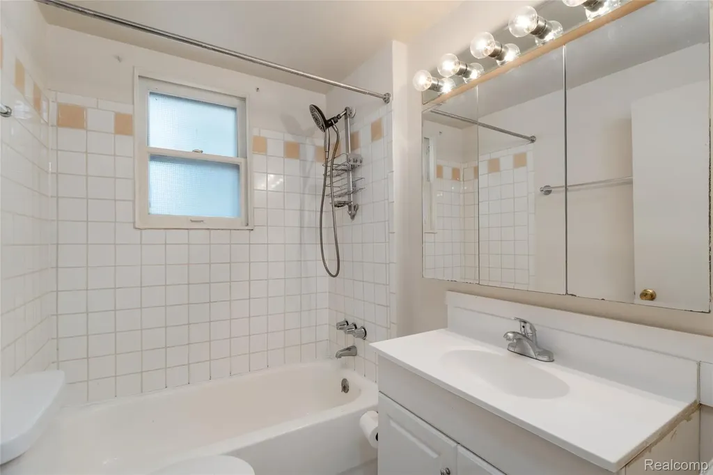 548 Oakland Street Orion Charter Township MI 48362