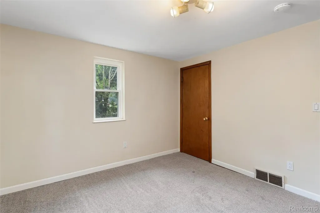 548 Oakland Street Orion Charter Township MI 48362