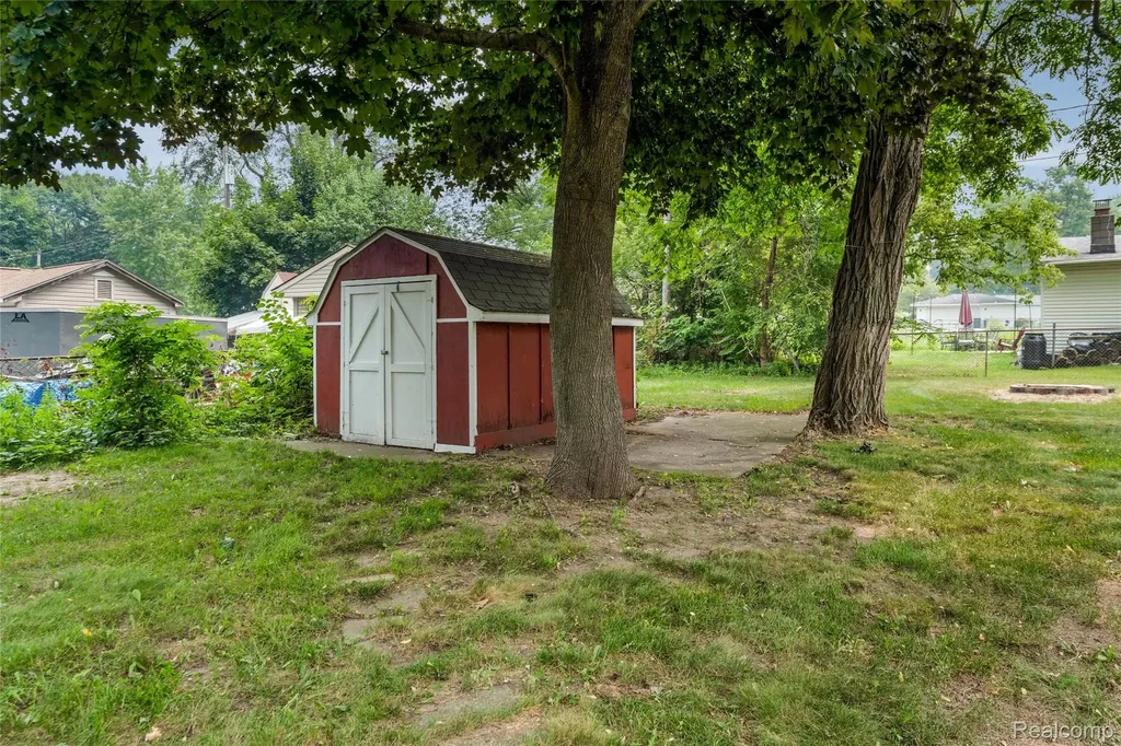 548 Oakland Street Orion Charter Township MI 48362