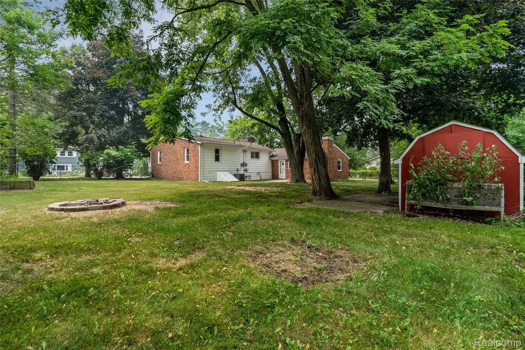 548 Oakland Street Orion Charter Township MI 48362