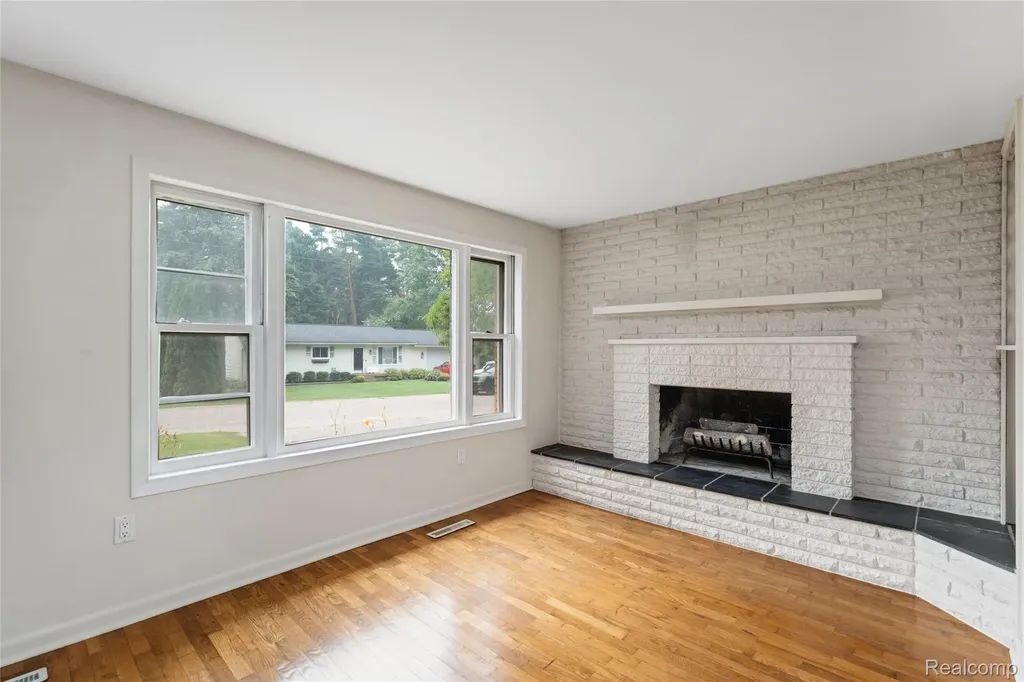 548 Oakland Street Orion Charter Township MI 48362
