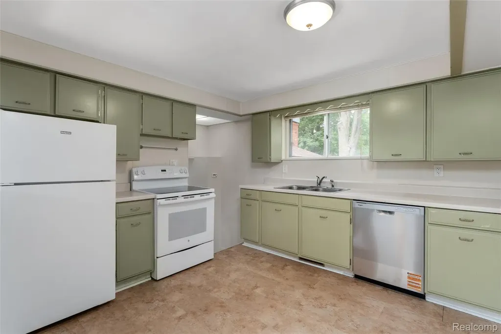 548 Oakland Street Orion Charter Township MI 48362