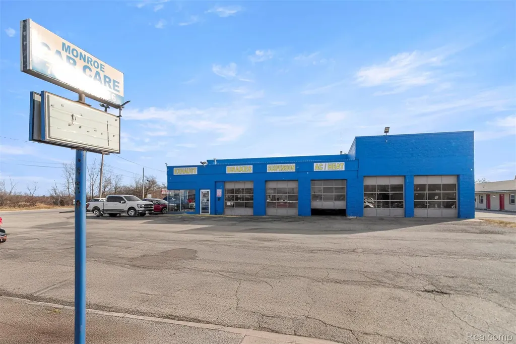 15396 S Dixie Highway Monroe Charter Township MI 48161