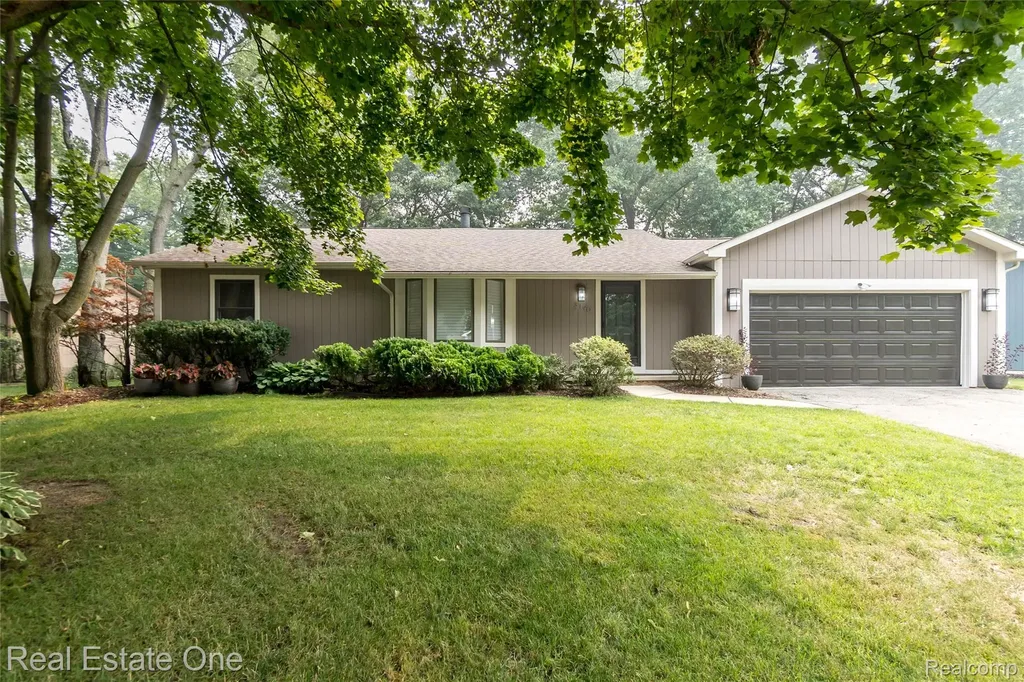 3190 Kenicott Drive Commerce Charter Township MI 48390