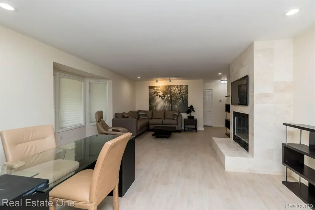3190 Kenicott Drive Commerce Charter Township MI 48390