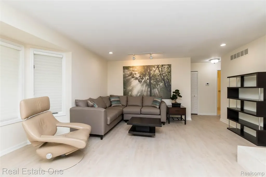 3190 Kenicott Drive Commerce Charter Township MI 48390