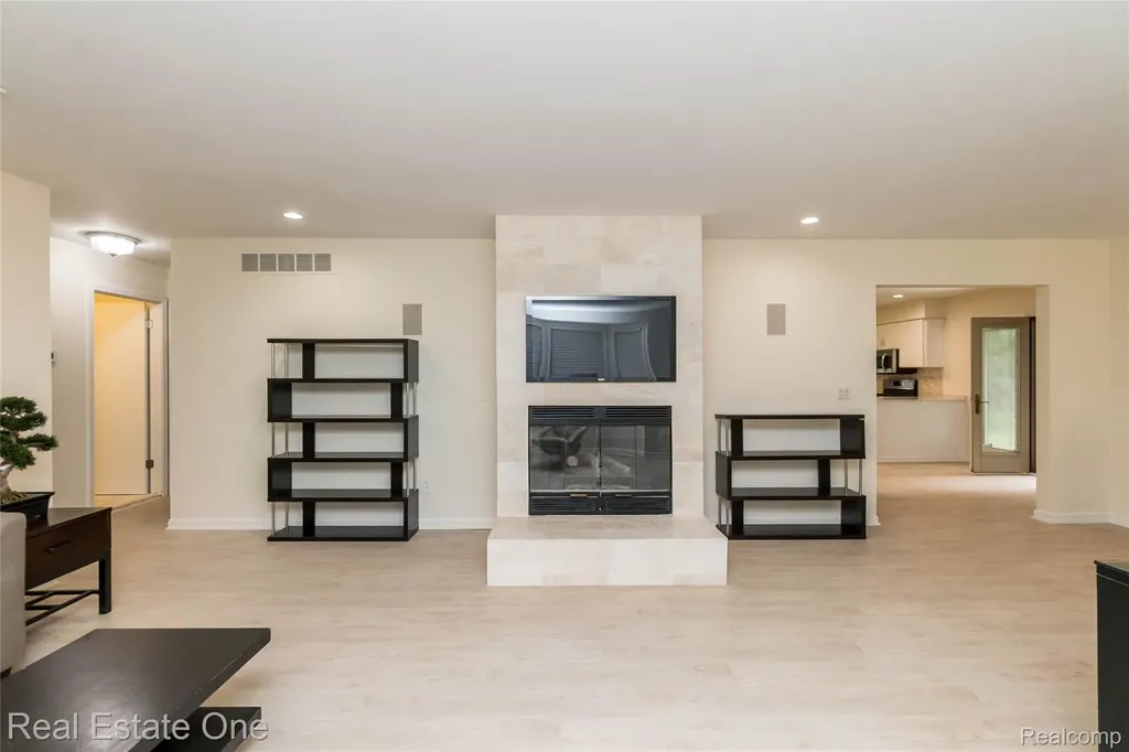 3190 Kenicott Drive Commerce Charter Township MI 48390