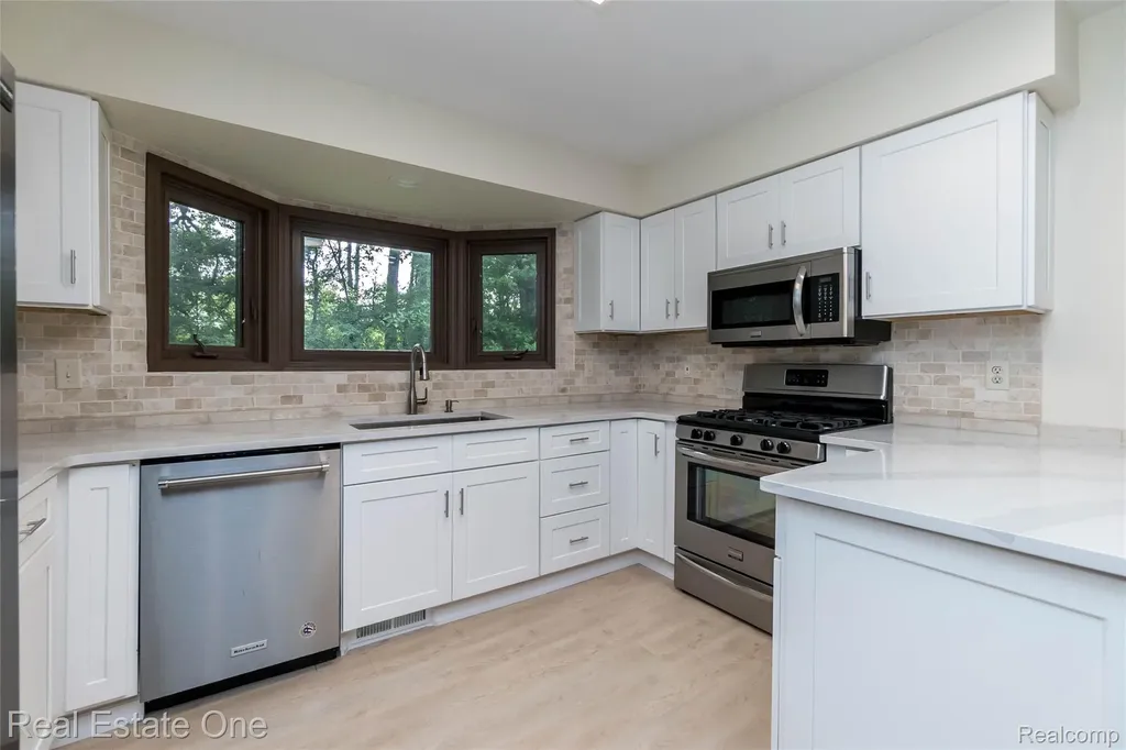 3190 Kenicott Drive Commerce Charter Township MI 48390