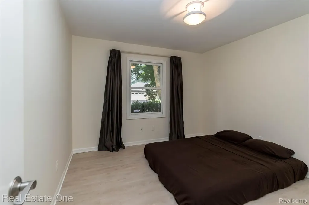 3190 Kenicott Drive Commerce Charter Township MI 48390