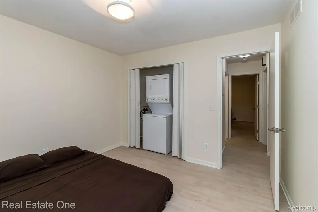 3190 Kenicott Drive Commerce Charter Township MI 48390