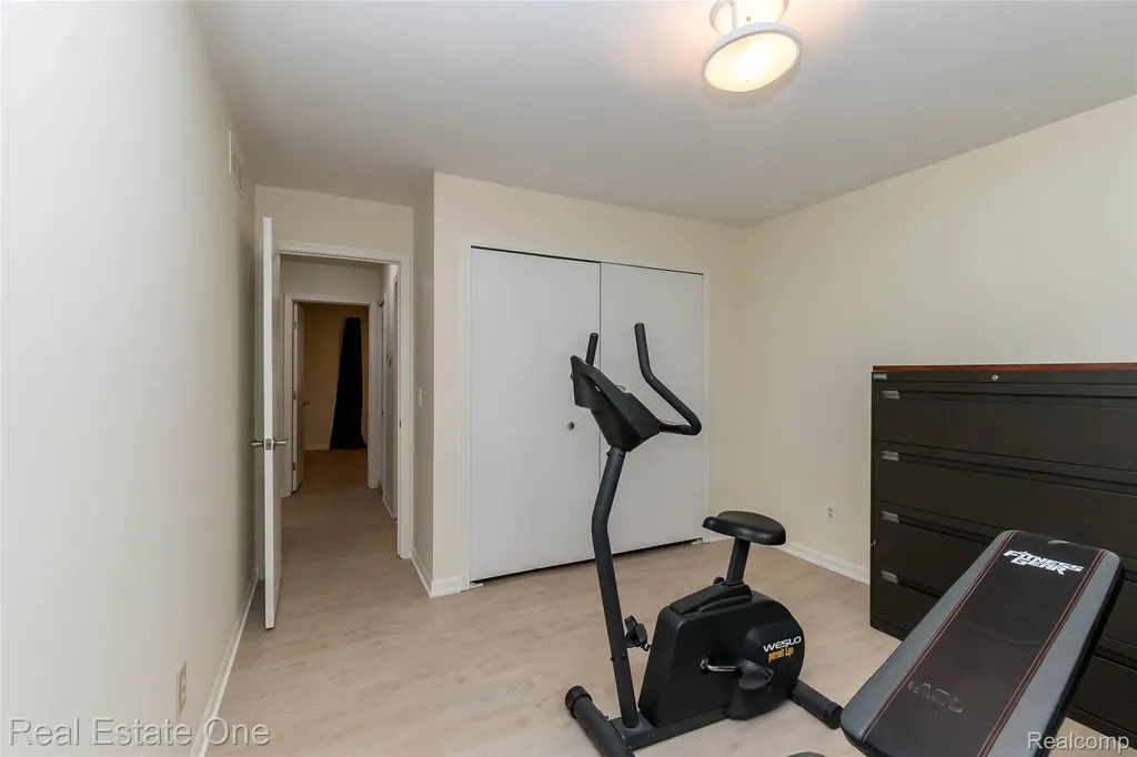 3190 Kenicott Drive Commerce Charter Township MI 48390