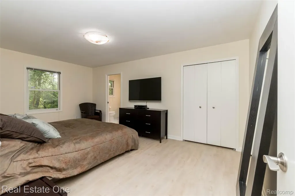 3190 Kenicott Drive Commerce Charter Township MI 48390