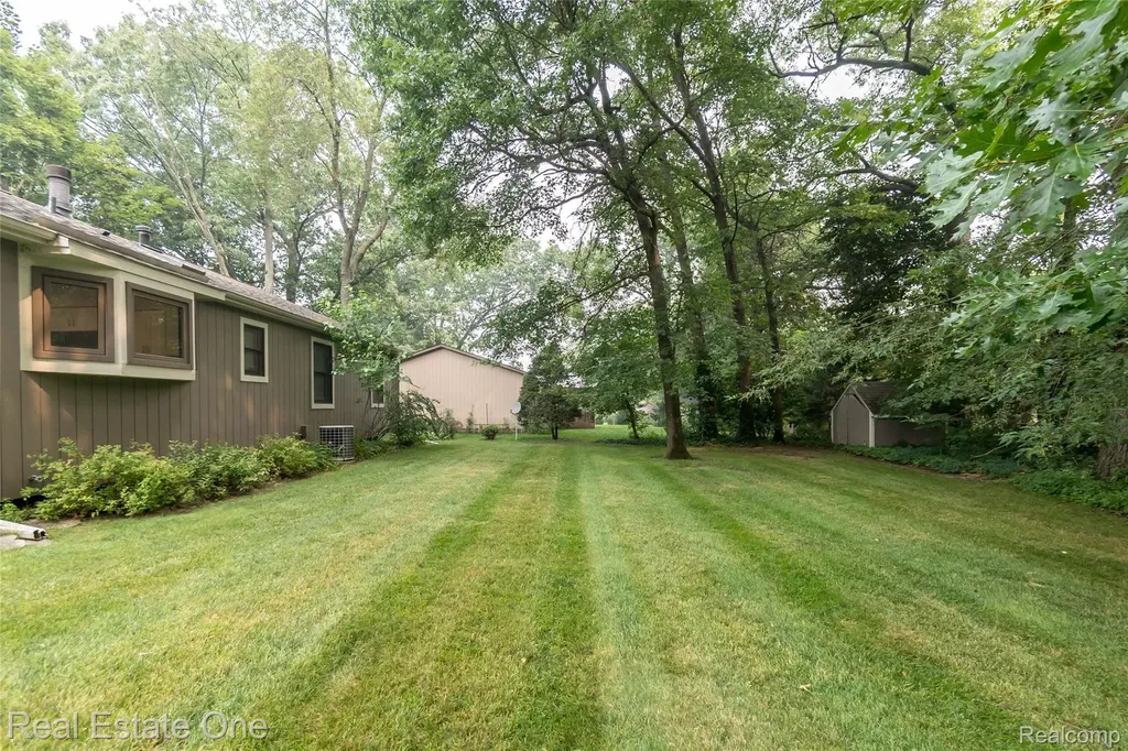 3190 Kenicott Drive Commerce Charter Township MI 48390